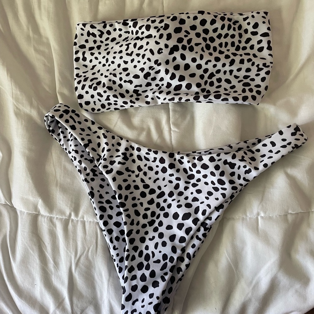 Black and white bikini set
